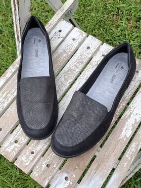 Clarks Women's Black Textured Slip-On Loafers